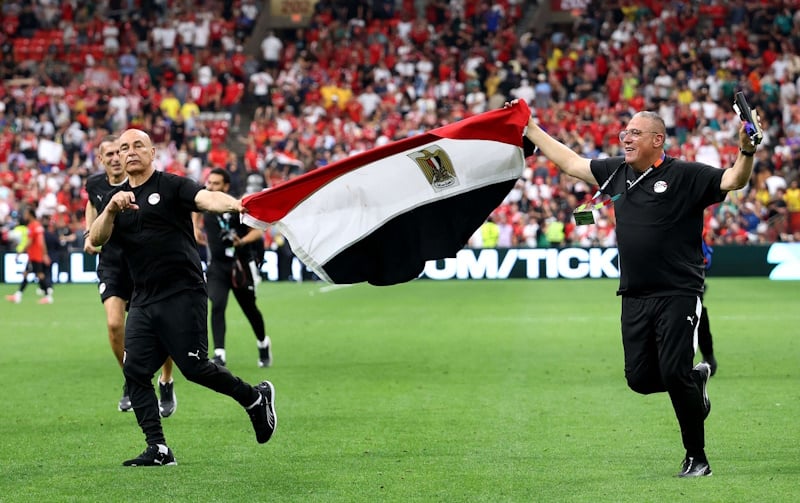 الغارديان.. في صعود المنتخب المصري لمونديال 2026 تتماهى السياسة والرياضة.. والسيسي في مركز النجاح دائما