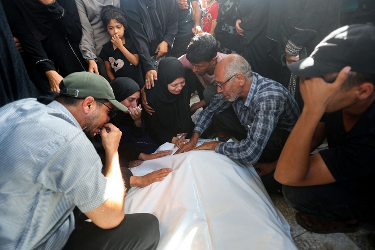 استشهاد 3 فلسطينيين وإصابة آخرين في قصف إسرائيلي على غزة- (فيديو)