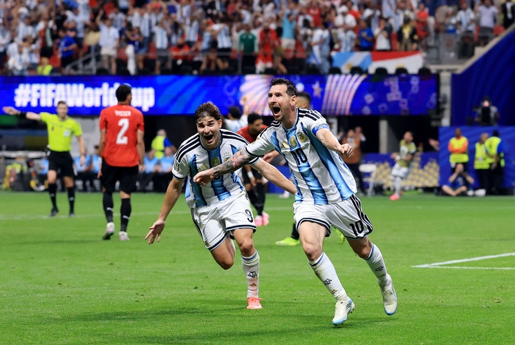 ميسي ينقذ الأرجنتين أمام مصر ويبتعد بصدارة الهداف التاريخي لكأس العالم