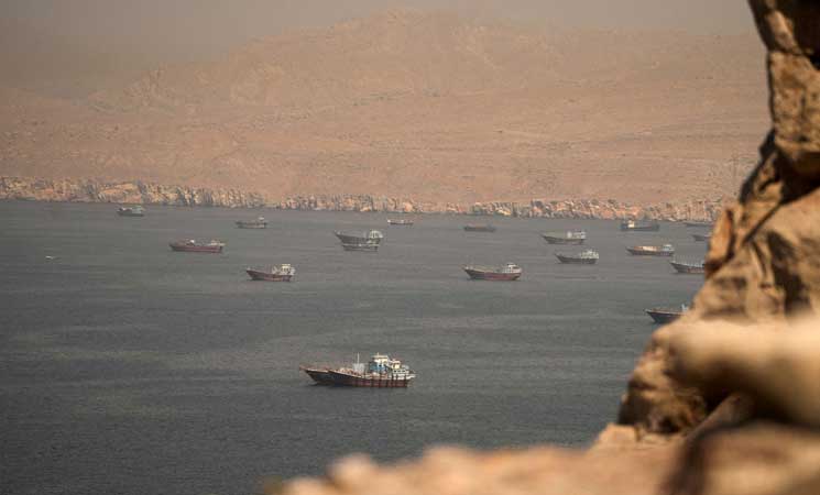 طهران: على جميع ناقلات النفط استخدام المسارات المعتمدة في مضيق هرمز وإلا ستواجه “ردا حاسما”