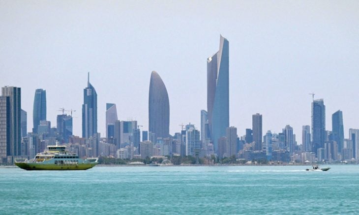 الجيش الكويتي يقول إن الدفاعات الجوية تعترض طائرات مسيّرة