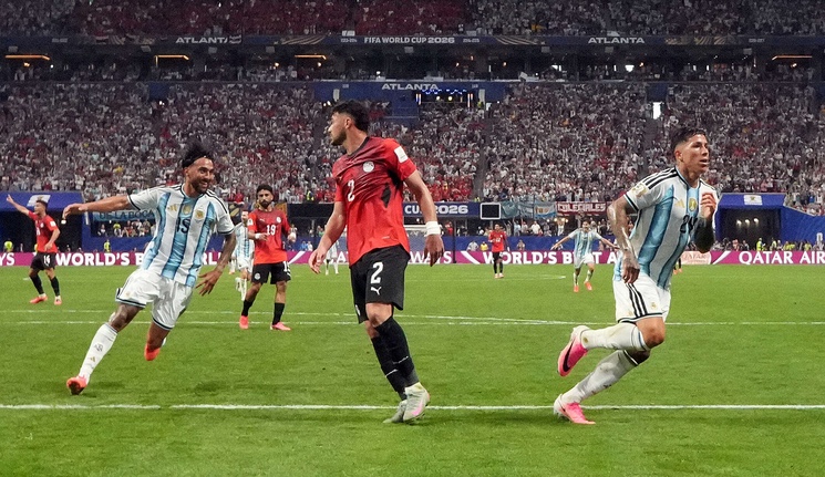 الأرجنتين تقلب تأخرها بهدفين لتفوز 3-2 على مصر وتتقدم لدور الثمانية بكأس العالم