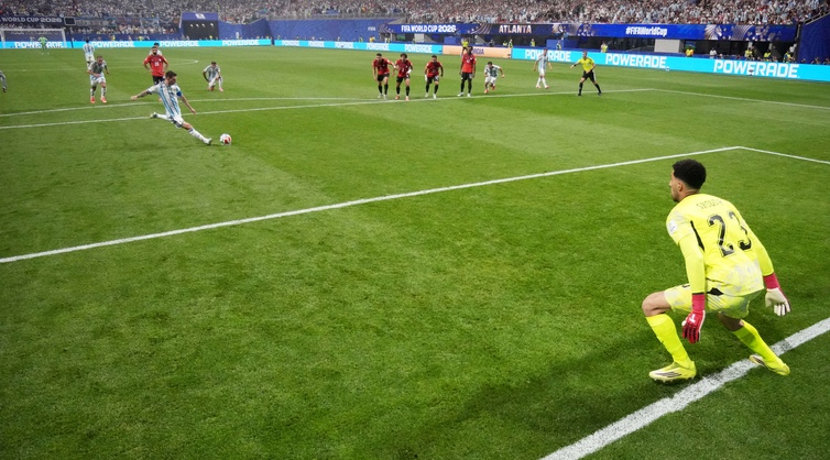 مصطفى شوبير حارس مرمى مصر يضاعف الرقم القياسي السلبي لميسي في كأس العالم