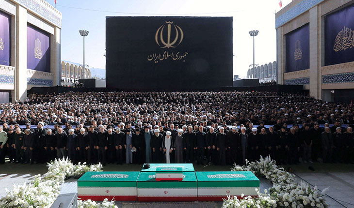 مراسم الوداع الأخيرة للمرشد الراحل في طهران: حشود غفيرة ومشاركة كبار القادة في صلاة الجنازة