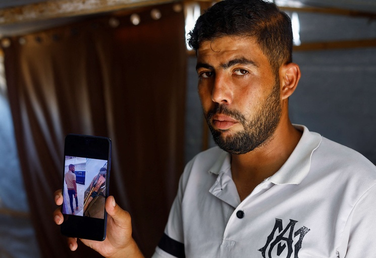 عائلة أسير فلسطيني تتعرف إليه بعد تداول صورة تظهره مكبلا بطريقة وحشية