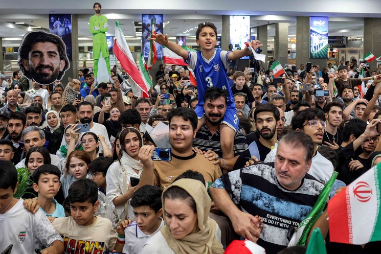 استقبال حافل لمنتخب إيران بعد عودته إلى طهران