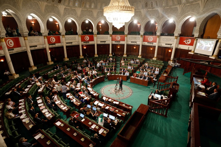 عشرات النواب التونسيين يطالبون الحكومة بتفعيل قانون لتشغيل العاطلين عن العمل