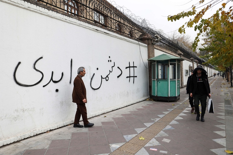 إيران تستدعي المبعوث البريطاني على خلفية تصنيف الحرس الثوري تهديدا أمنيا