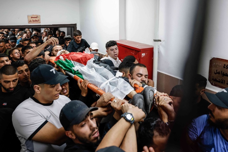 استشهاد فتى فلسطيني برصاص جيش الاحتلال بالضفة الغربية
