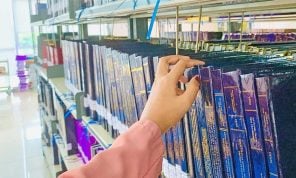 الفرضيات مفتاحا للنصوص