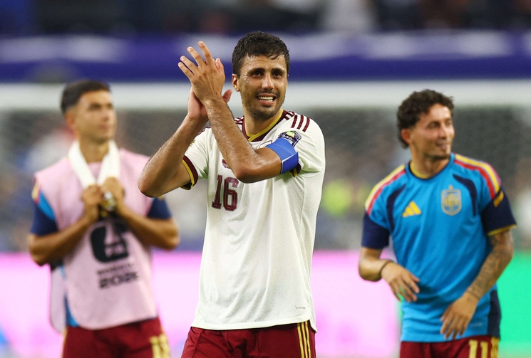 ملك إسبانيا للمنتخب الأول: البلد بأكمله يقف إلى جانبكم