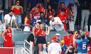 مشاهير في المدرجات يشاهدون النجوم في ملاعب المونديال!