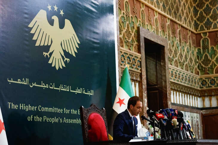 70 سورياً عيّنهم الشرع في برلمان سوريا الجديد … من هم؟ وكيف توزعوا على المحافظات؟